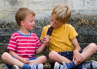How to help your child when their friend moves away How to help your child when their friend moves away