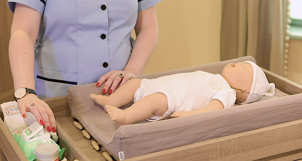 Changing a nappy - Step 1