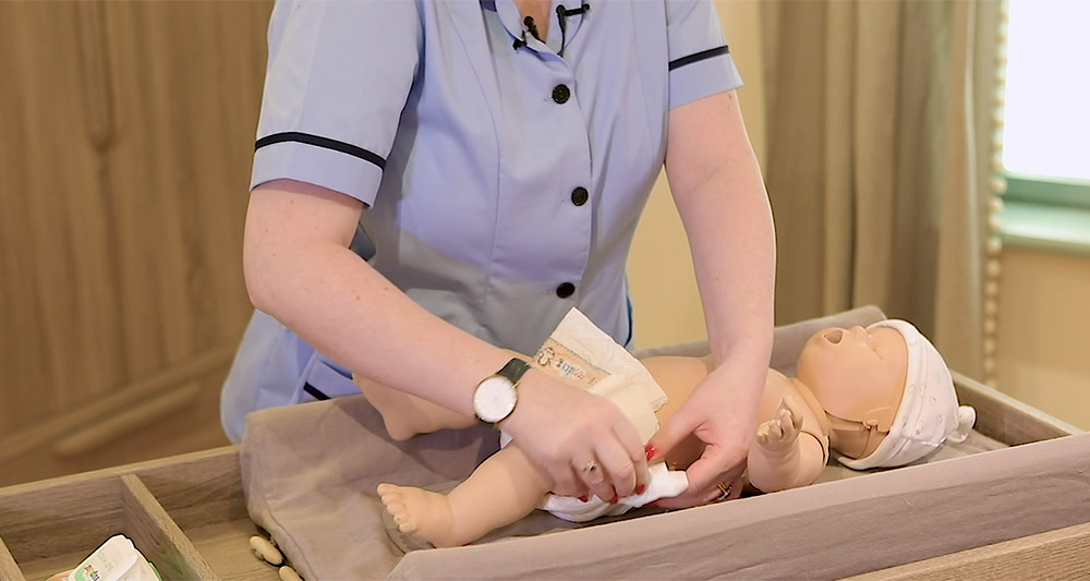Changing a nappy - Step 3