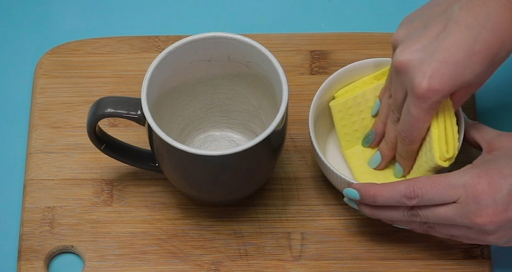 Life Hack Remove Old Coffee or Tea Stains from a Mug