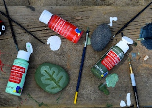 Simple Autumn-Themed Crafts Guaranteed To Keep Them Quiet Simple Autumn-Themed Crafts Guaranteed To Keep Them Quiet